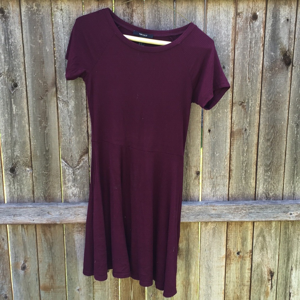 Nice maroon shortsleeve dress